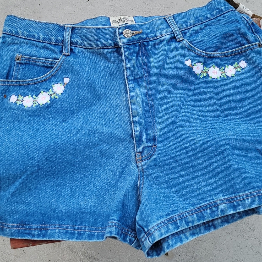 Denim Shorts - floral pocket design.  Size 17/18 - Picture 3 of 7